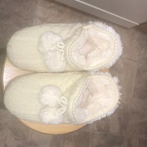 Comfy slippers like new.